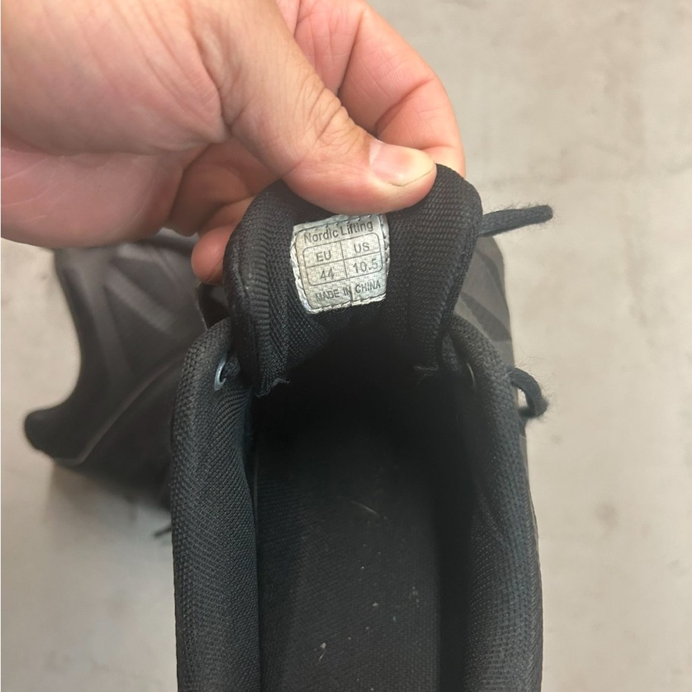 Weight lifting shoes